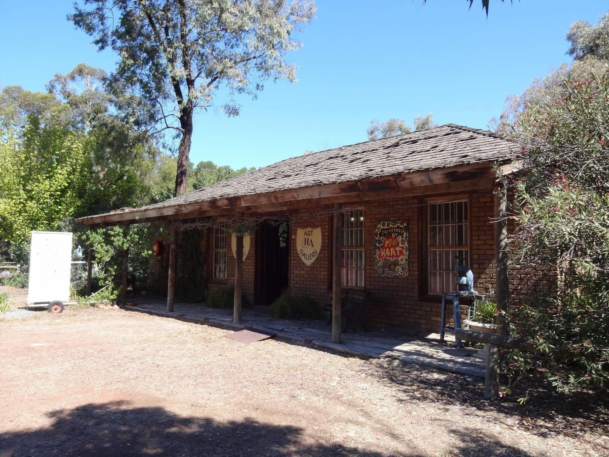 Olde Horsham Motor Inn מראה חיצוני תמונה